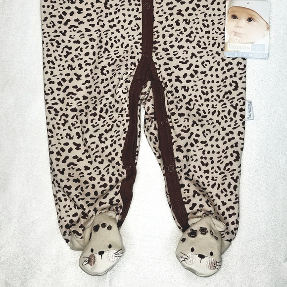 Cheetah print 6 mos little girls Pajamas/ sleeper - Picture 2 of 2